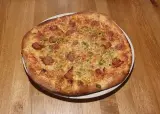 17. Klobásová pizza (650 g)