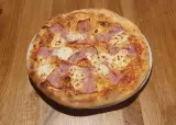 18. Bryndzová pizza (650 g)